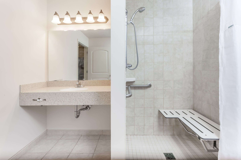 Bathroom 4, Days Inn by Wyndham Pentwater, Mason