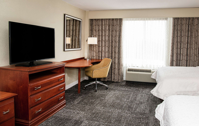Bedroom 3, Hampton Inn Parsippany, Morris