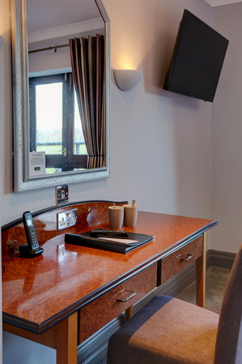 Others 5, The Hillcrest Hotel, Halton