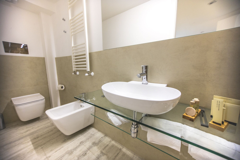 Bathroom 4, Suite Quaroni, Palermo