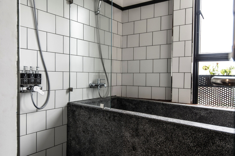 Bathroom 5, Aquarius Hotel & Urban Resort Phnom Penh, Phnom Penh