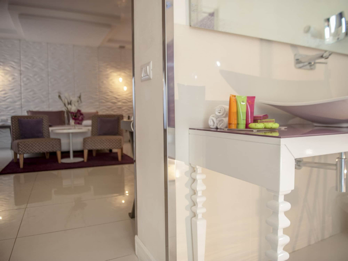 Bathroom 4, Hotel San Pietro, Napoli