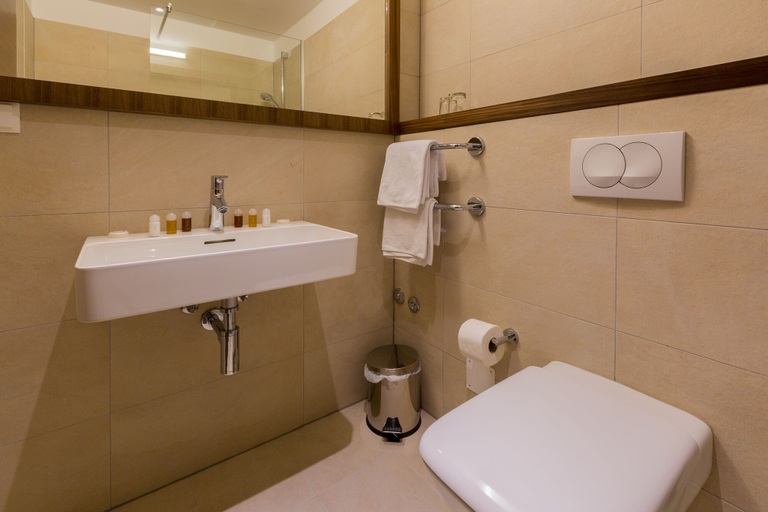 Bathroom 5, Hotel Katarina, Crikvenica