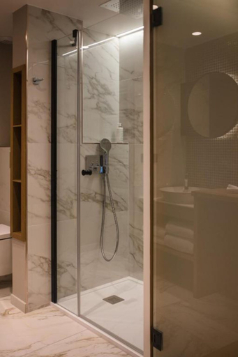Bathroom 5, Le Pélican, Haute-Savoie
