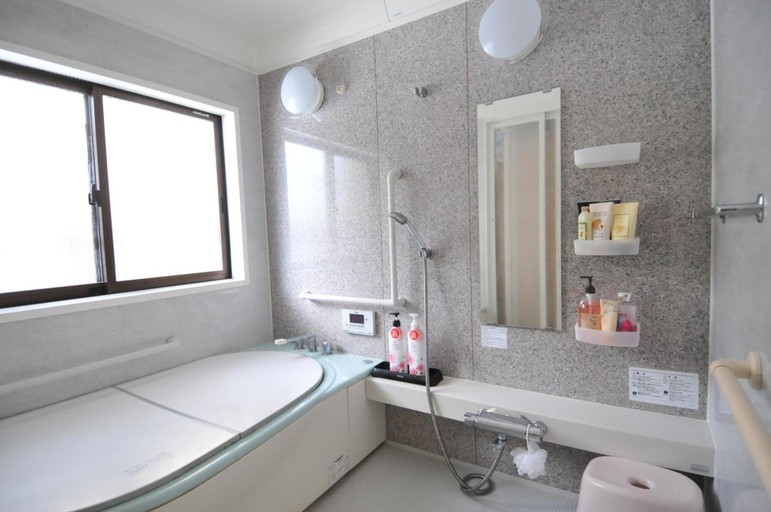 Bathroom 4, Daichan Farm Guest House, Asahi