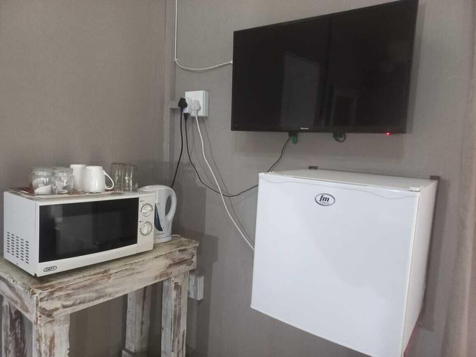 Others 4, Dithapi Cottages, Ngamiland West