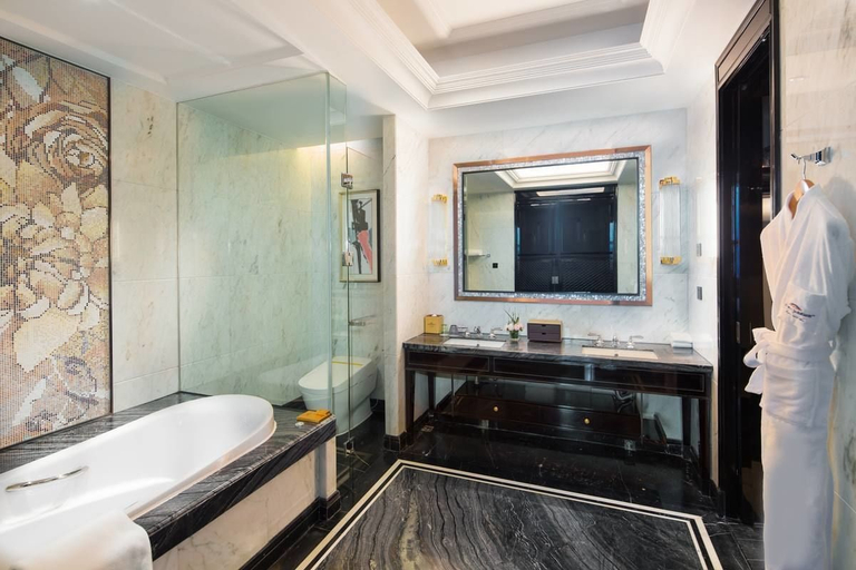 Bathroom 4, Howard Johnson Plaza Ningbo, Ningbo