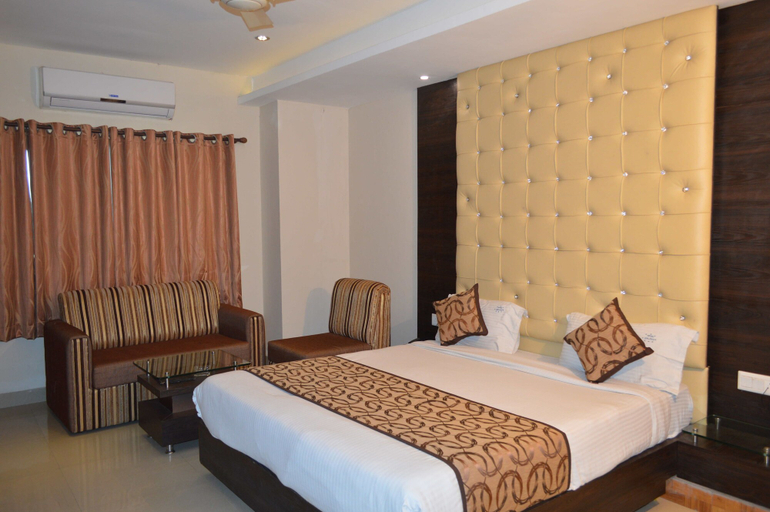 Bedroom 1, Hotel Galaxy, Kaushambi