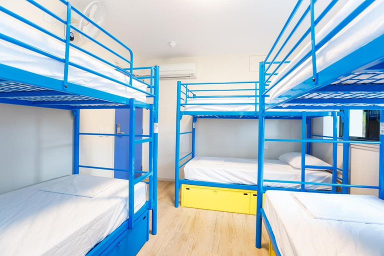 Bedroom 4, Global Backpackers Cairns, Cairns