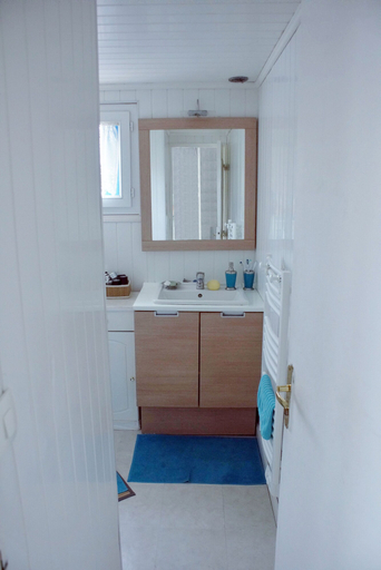 Bathroom 5, La Bretonnière Longère Picarde, Oise