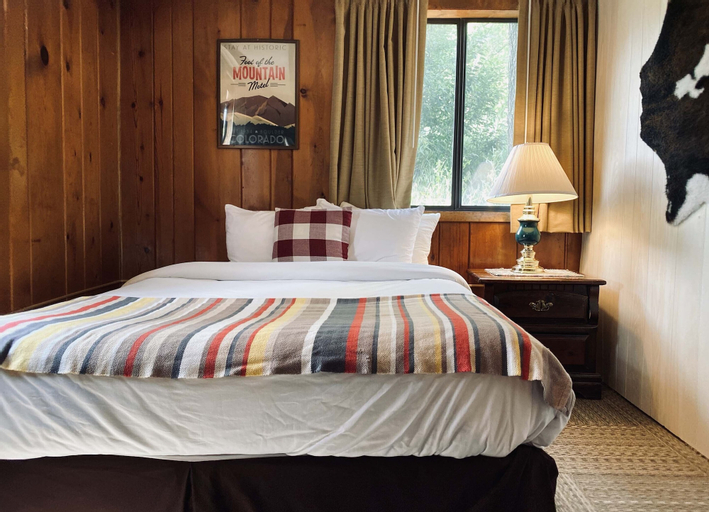 Bedroom 3, Foot of the Mountain Motel, Boulder