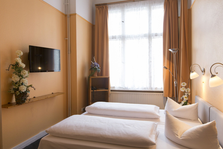 Bedroom 4, Hotel am Hermannplatz, Berlin