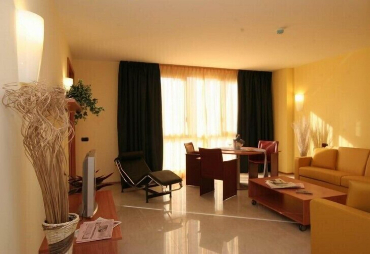 Others 5, Hotel Ristorante Salyut, Sondrio