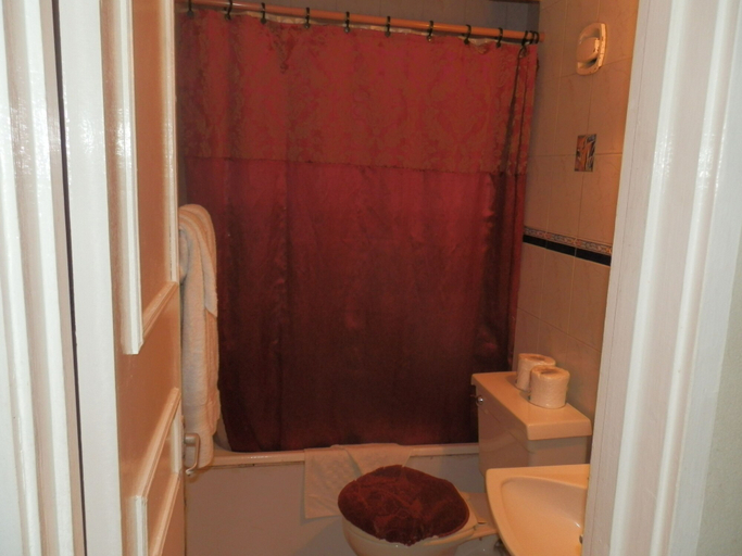 Bathroom, Beach Club 1 Bedroom Apartment