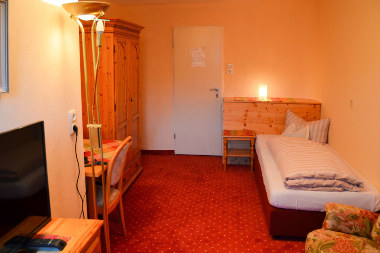 Bedroom 3, Hotel Askania, Miesbach