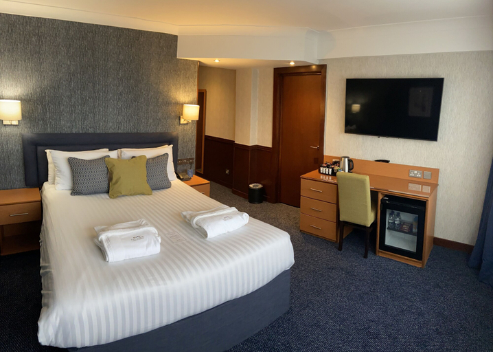 Bedroom 4, The Liner Hotel, Sefton