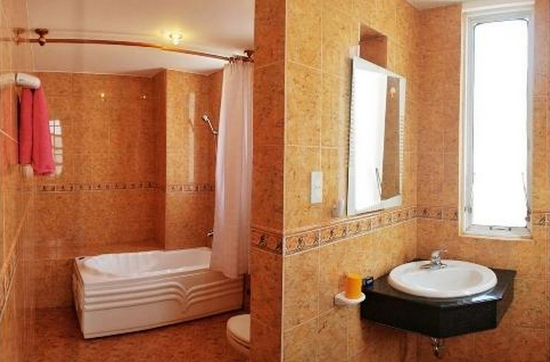 Bathroom 4, Sunny C Hotel, Huế