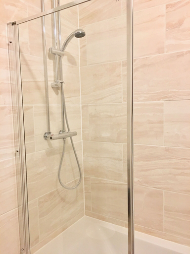 Bathroom 3, Highfield University House, Southampton