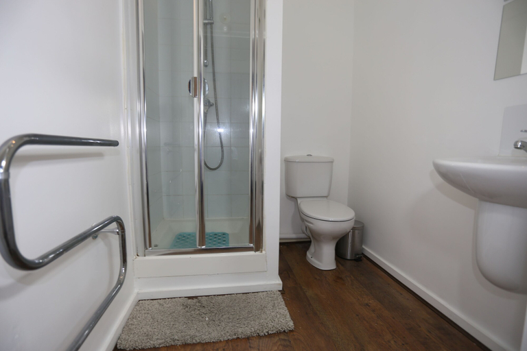 Bathroom 3, Beautiful 2 beds Woolwich Central Apt, London