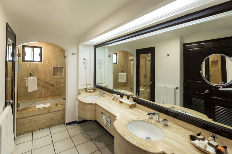 Bathroom 4, Marina Fiesta Resort & Spa, La Paz