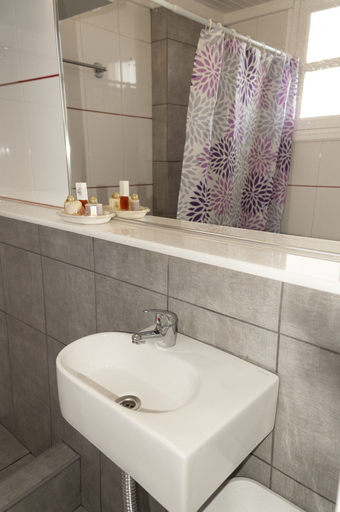 Bathroom 4, Alpha Studios, South Aegean