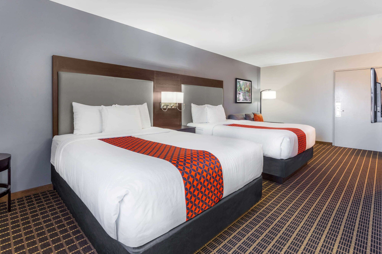 Bedroom 3, La Quinta Inn & Suites by Wyndham Rockford, Winnebago