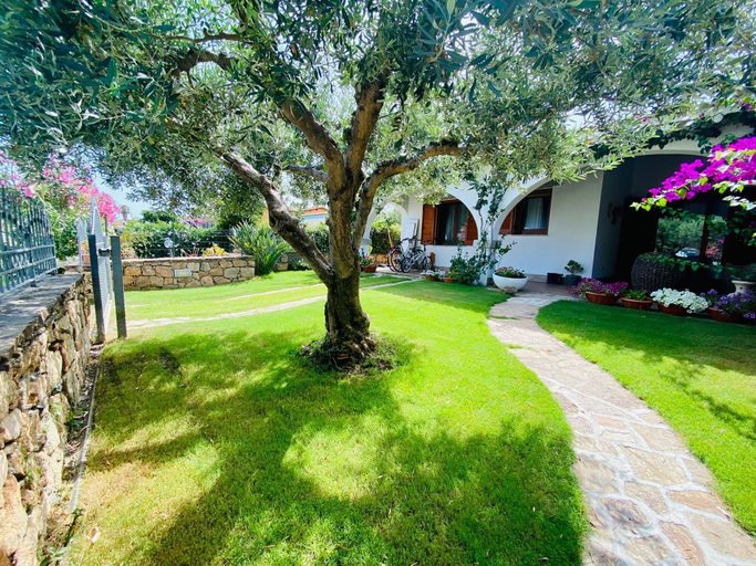 Garden view, Villetta Todde con Piscina, Nuoro
