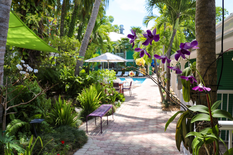 Almond Tree Inn Hotel - Adults Only, Monroe