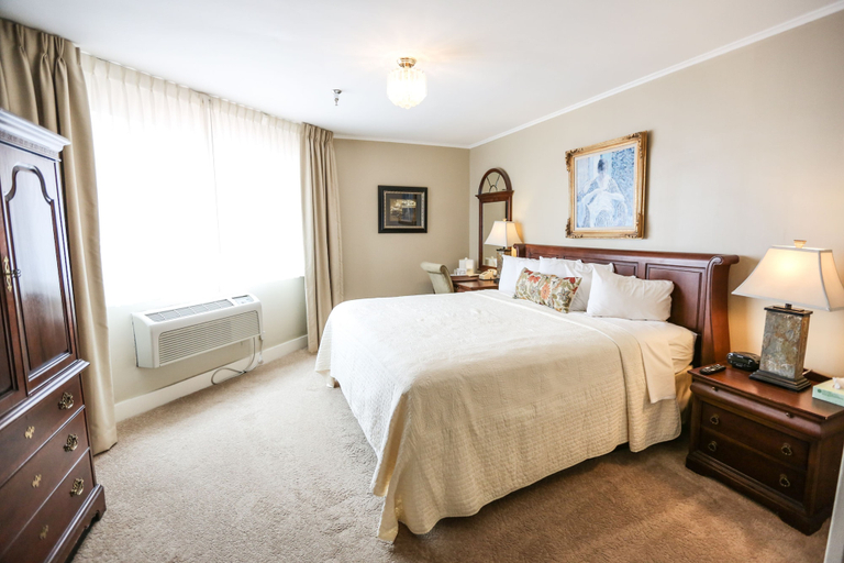 Bedroom 4, The Historic Summit Inn, Fayette