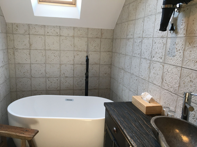 Bathroom 5, Boutique Hotel B&B Fleurie, Cher
