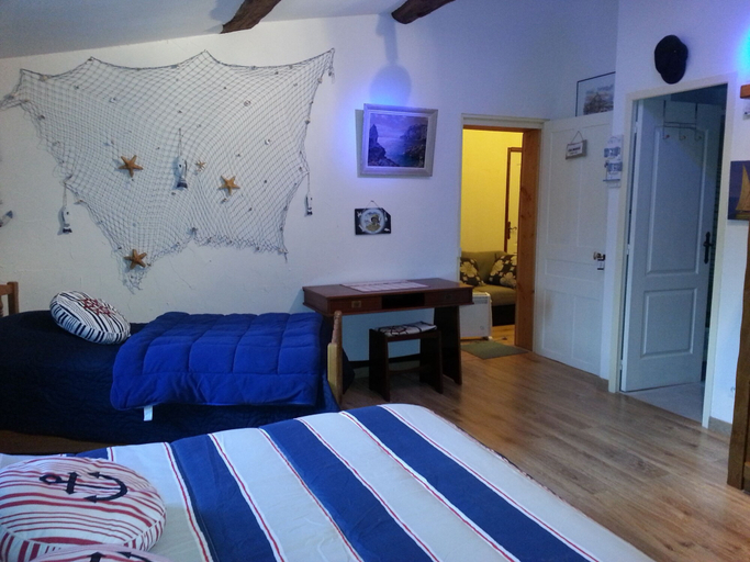 Bedroom 4, Château des Aiguilles, Puy-de-Dôme