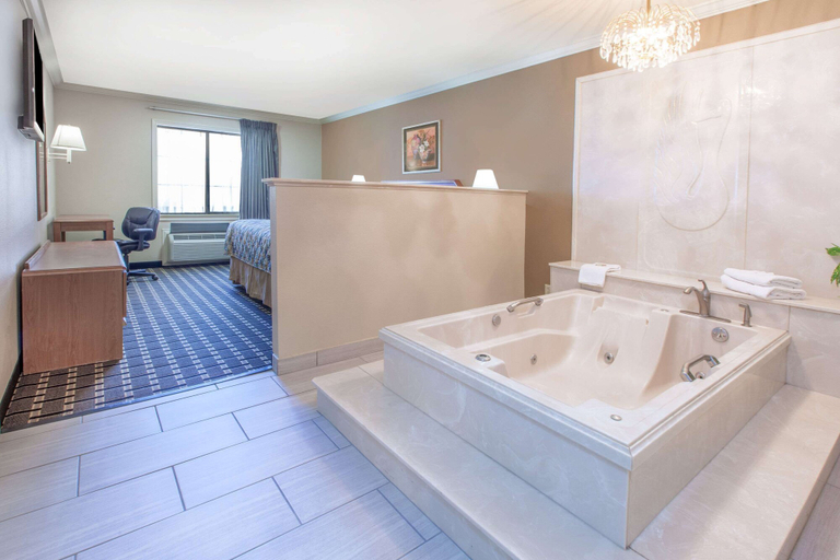 Bathroom 4, Super 8 by Wyndham Tyler TX, Smith