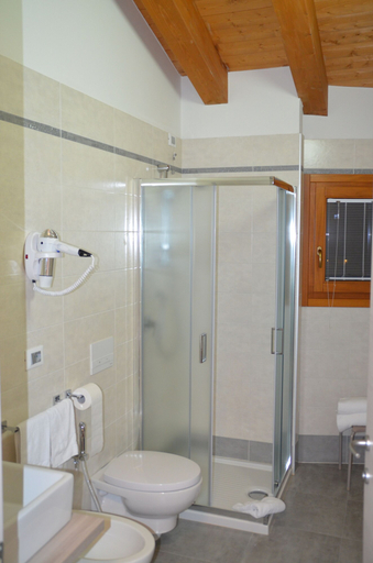 Bathroom 3, Hotel Cigno, Udine