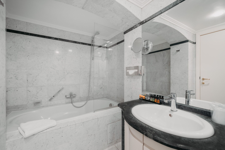 Bathroom 5, Hotel Manos Premier, Bruxelles