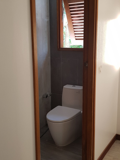 Bathroom 5, Makunudu Island, Kaafu Atoll