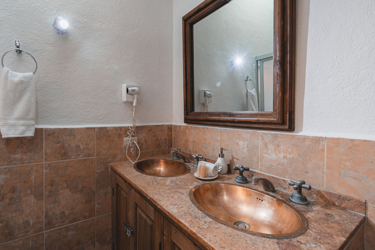 Bathroom 3, Hotel Casa Santamaría, Allende