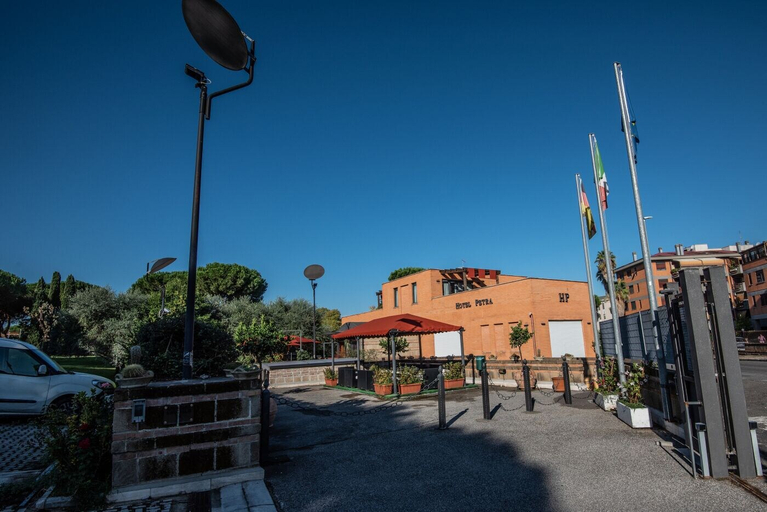 Exterior & Views 2, Hotel Petra, Roma