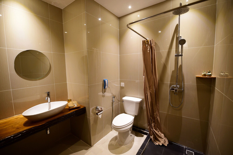 Bathroom 3, Myanmar Han Hotel, Myingyan