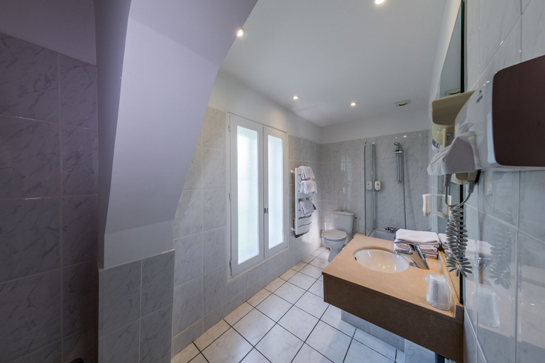 Bathroom 3, Noemys Néris Montluçon, Allier