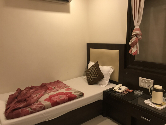 Bedroom 3, Hotel Avtar At New Delhi Railway Station, West
