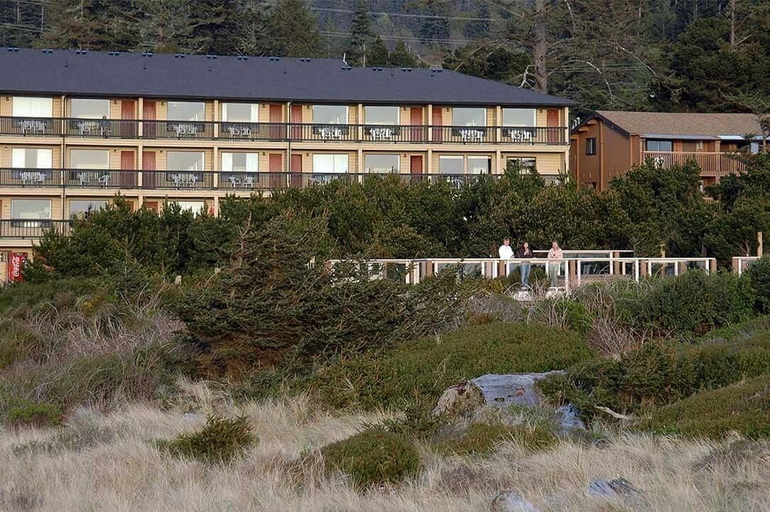 Exterior & Views 2, Gold Beach Inn, Curry