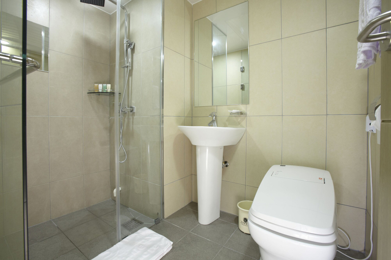 Bathroom 5, Hotel Sopra, Seo