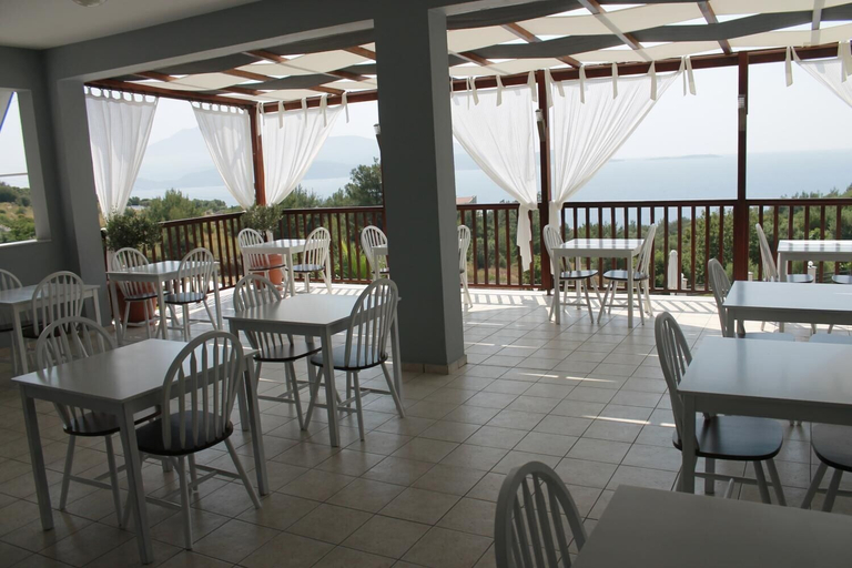 Food & Drinks 5, Naftilos, North Aegean