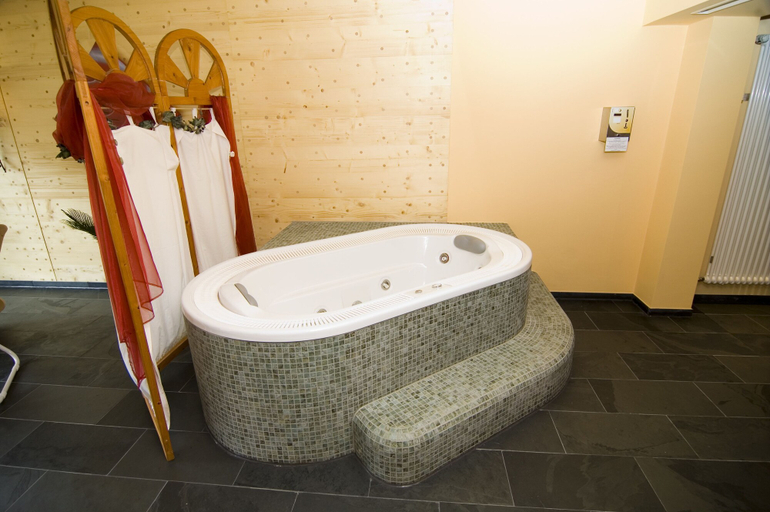 Bathroom 3, Hotel Forellenhof, Birkenfeld