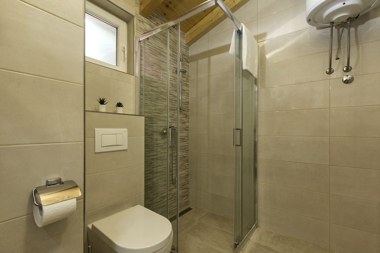 Bathroom 4, House 1703, Medulin