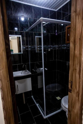 Bathroom, Hostel Castelo, Lauro Muller
