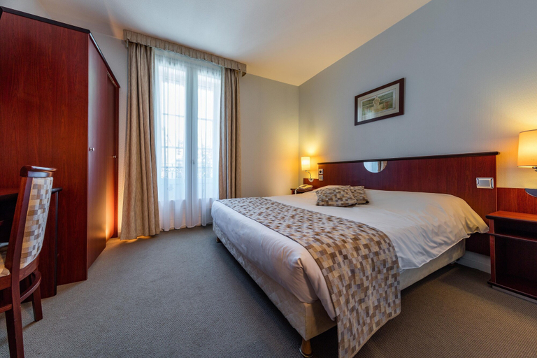 Bedroom 2, Noemys Néris Montluçon, Allier
