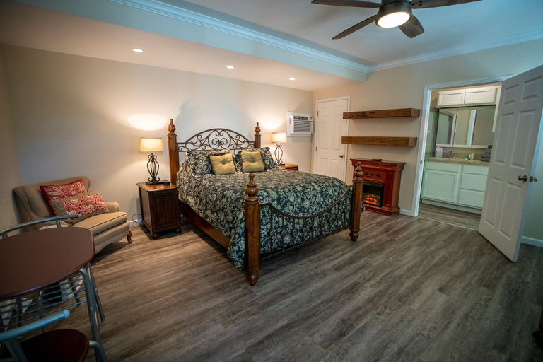 Bedroom 2, Cottage on Armstrong, San Joaquin