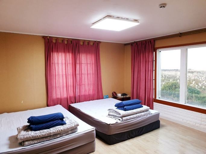 Bedroom 2, Morning Beach Pension, Jeju