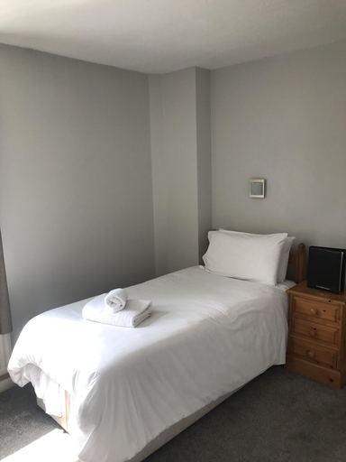 Bedroom 2, The Wheatsheaf Inn, West Sussex